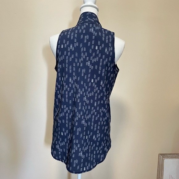 Lucy Activewear V-Neck Sleeveless Top - Loose Fit - Picture 7 of 12